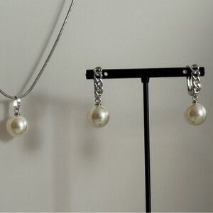 Elegant Silver and Pearl Jewelry Set